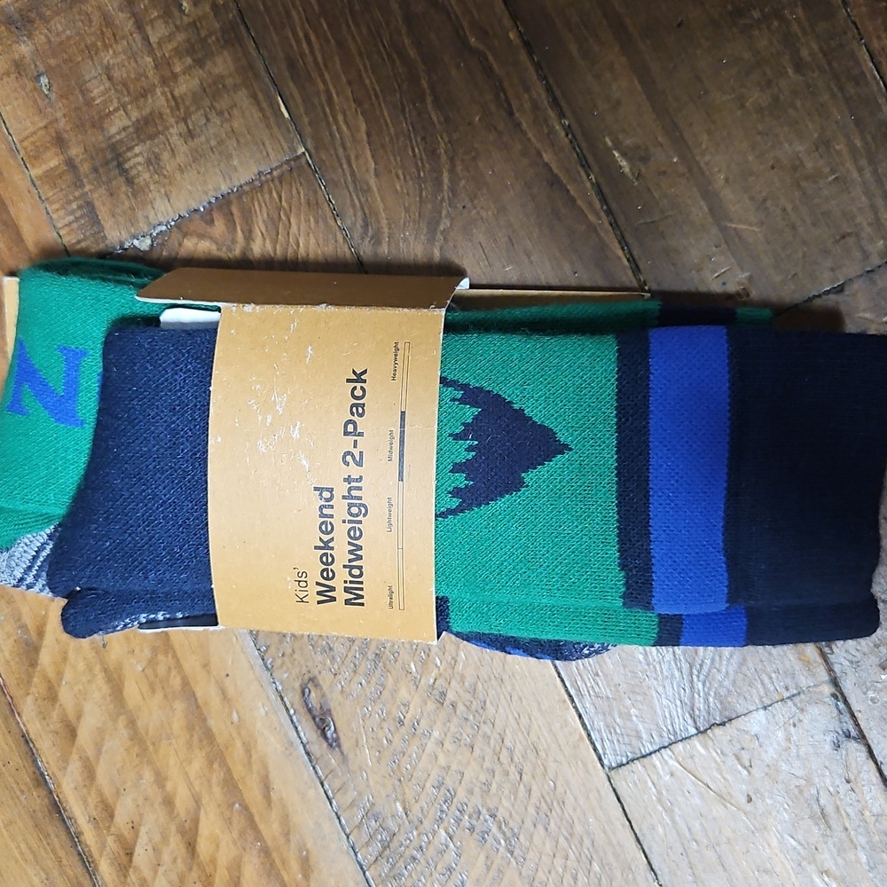 Burton Youth Weekend Midweight Socks: 2 Pack: GREEN/BLUE: NEW IN PACK: SIZE S/M
